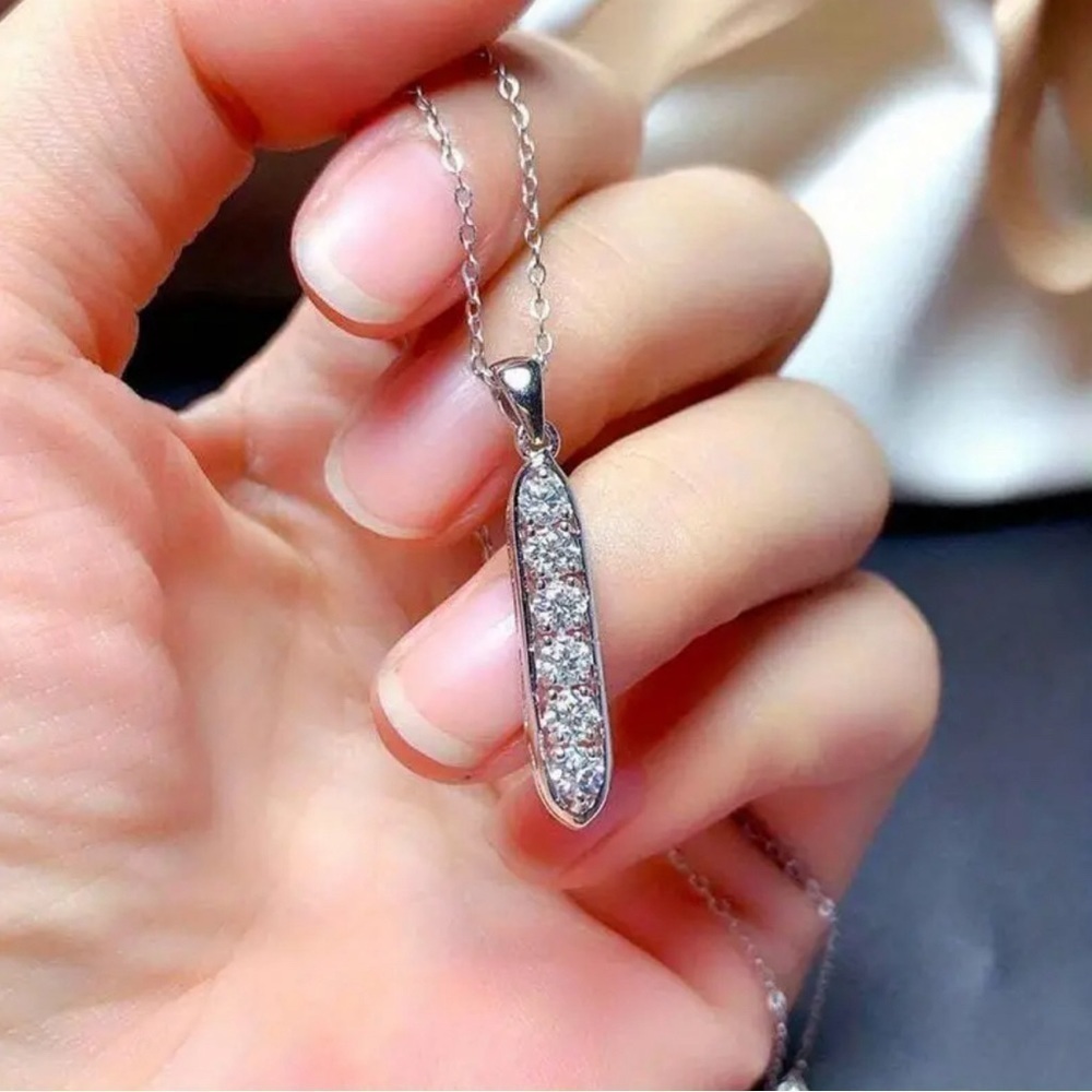 Elegant White Zircon Pendant Necklace